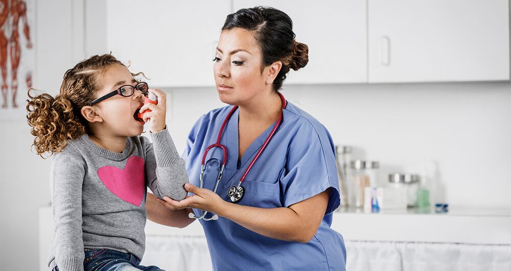 El asma es una enfermedad pulmonar que sufren millones de personas en el mundo, particularmente, afecta más a los niños