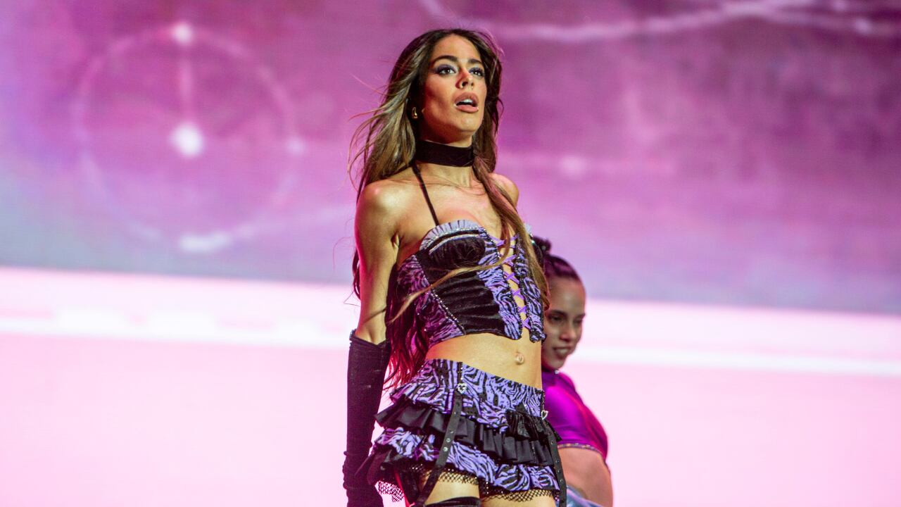 Tini sorprendió con el resultado de su implante de senos.