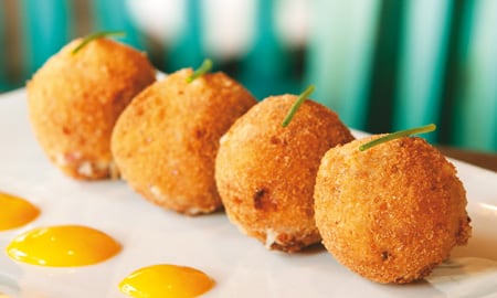 Las papas suelen parecer un alimento inofensivo, pero ayuda a que se incremente el nivel de glucosa en la sangre.