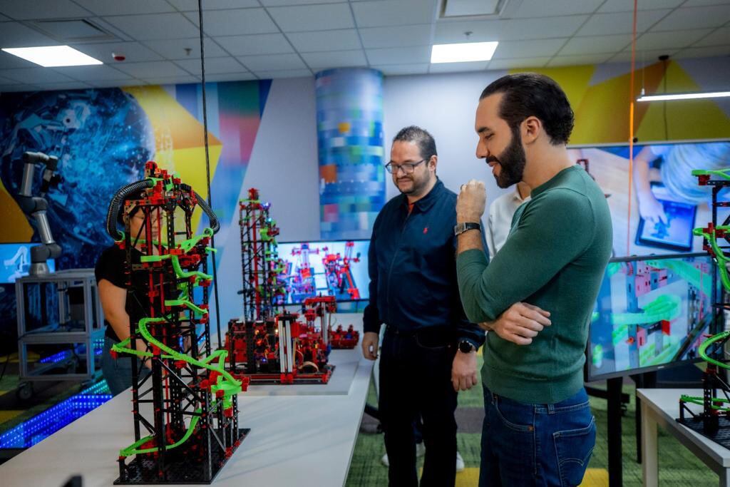 En 2015, El Salvador estaba considerado uno de los más violentos del mundo con 5.656 homicidios, es decir, 106 muertes violentas por cada 100.000 habitantes.