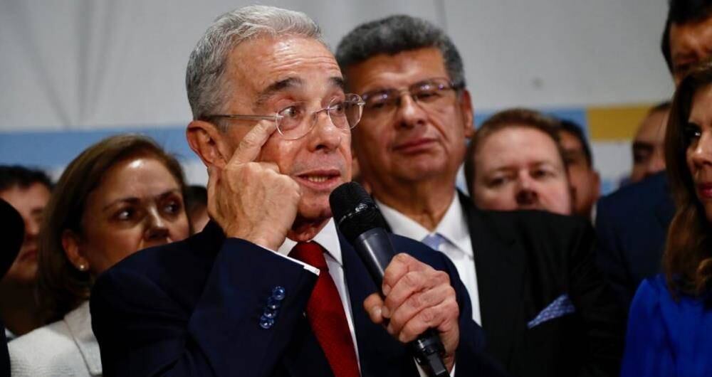 Luego de pasar todo el día rindiendo indagatoria, el expresidente Uribe se dirigió al país en una intervención de una hora y media. 
