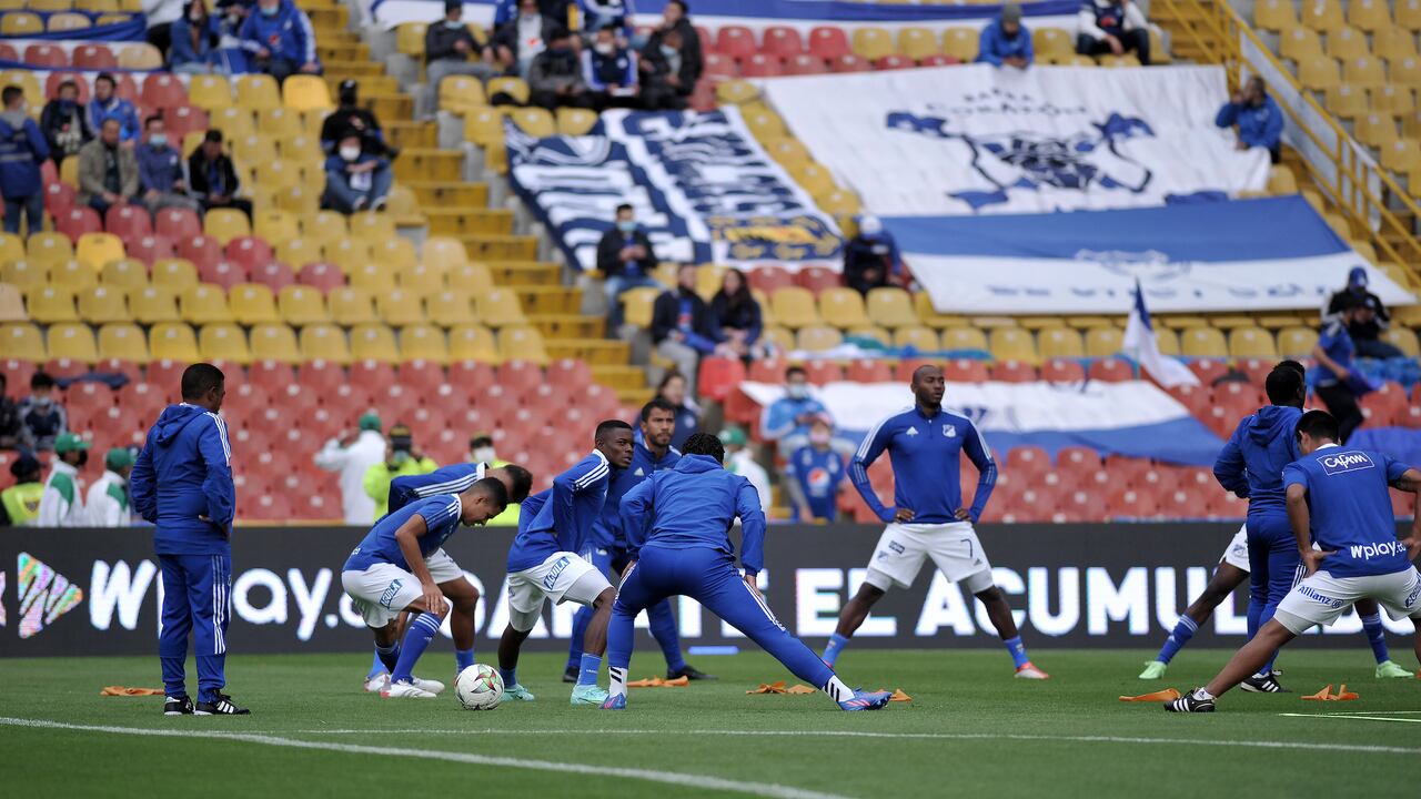 BOGOTA - COLOMBIA, 16-02-2022: Millonarios F. C. y Aguilas Doradas Rionegro durante partido de la fecha 7 por la Liga BetPlay DIMAYOR I 2022 jugado en el estadio Nemesio Camacho El Campin de la ciudad de Bogota. / Millonarios F. C. and Aguilas Doradas Rionegro during a match of the 7th date for the BetPlay DIMAYOR I 2022 League played at the Nemesio Camacho El Campin Stadium in Bogota city. / Photos: VizzorImage / Luis Ramirez / Staff.