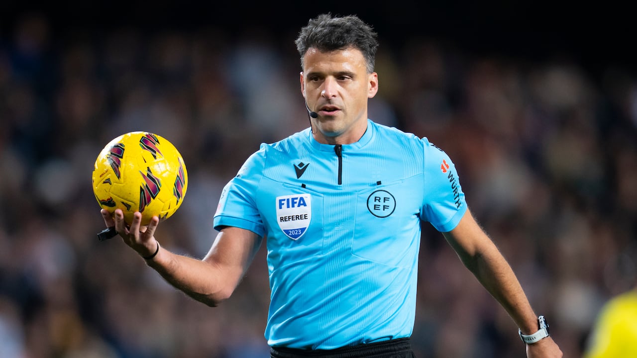 Gil Manzano pitará la final de la Supercopa entre el Barcelona y el Real Madrid.