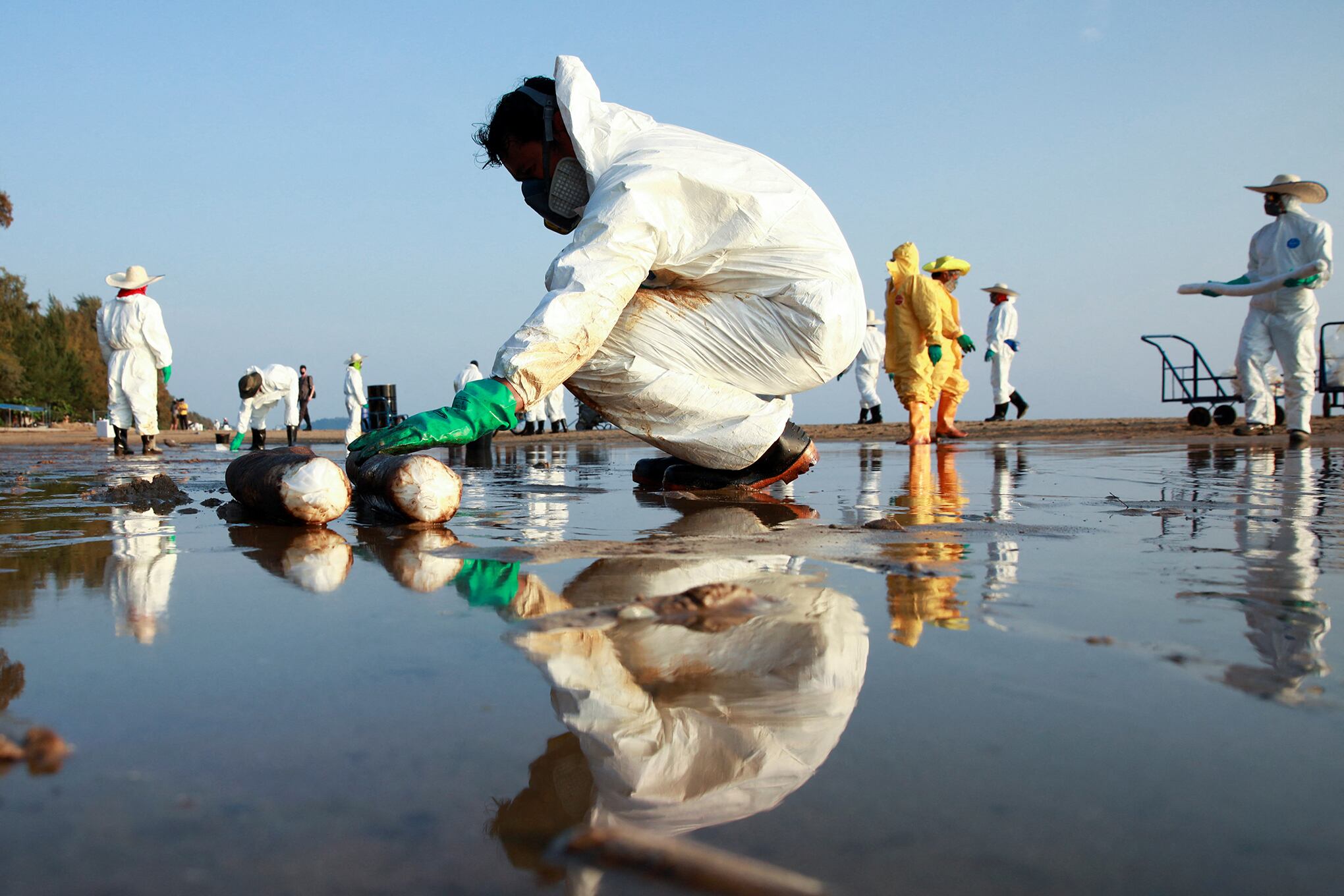 Derrame de petróleo amenaza corales frágiles frente al este de Tailandia