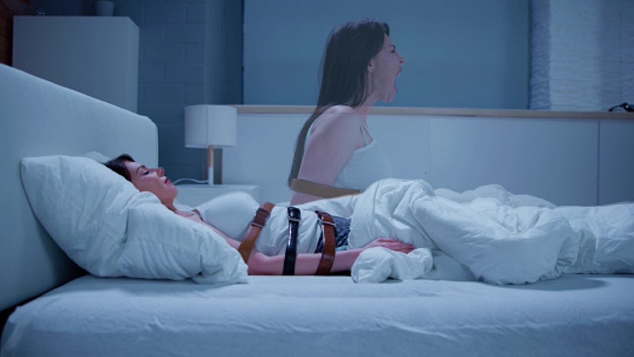 La parálisis del sueño es una alteración funcional en la que la persona pierde el control de los movimientos y del habla minutos después de conciliar el sueño.