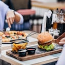 Se destaca la importancia de entender las implicaciones para la salud de dos opciones alimenticias populares.