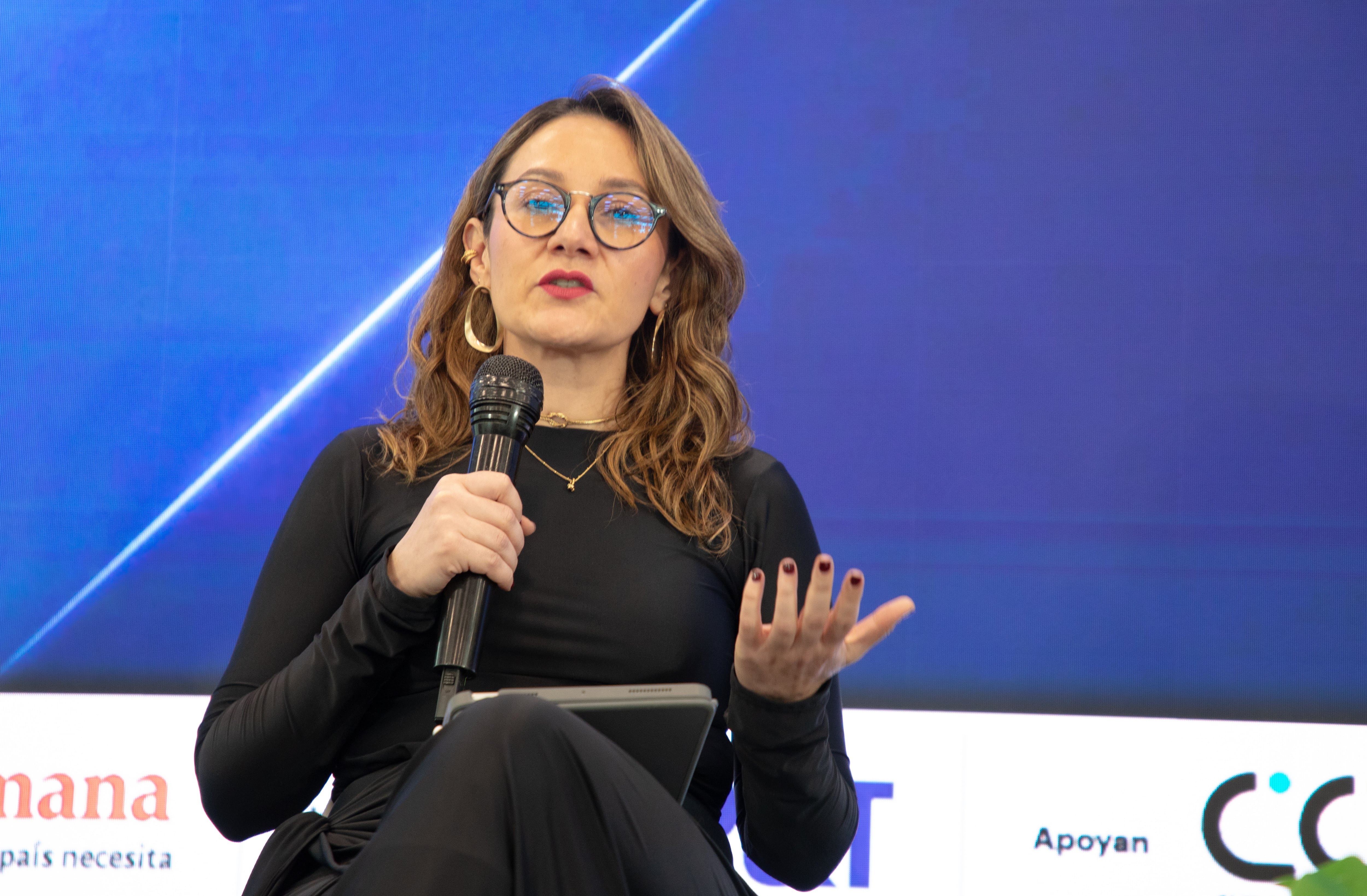 Movilidad inteligente para Colombia: 
innovar para mover ciudades

7 de mayo de 2026. 



Transición energética del transporte público

●	María Fernanda Ortiz Carrascal, gerente de TransMilenio.
●	Antonio Luis Carbonell Reyes, vicepresidente de Proyectos y Transporte de VGMobility.
●	Claudio Varano, secretario técnico de la Red SIMUS. 

Modera: Daniel Cano, gerente de WRI Colombia.