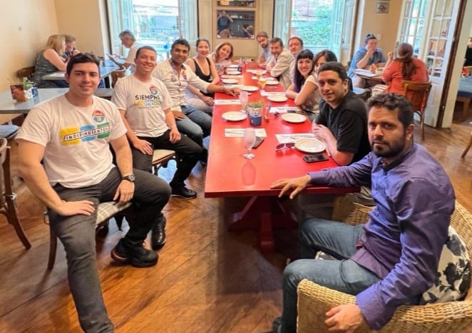 El Movimiento Independientes, en cabeza del ex secretario de Gobierno de Medellín, Esteban Restrepo, viajaron a Brasil, donde fueron veedores de las elecciones presidenciales desarrolladas el pasado domingo, 30 de noviembre.