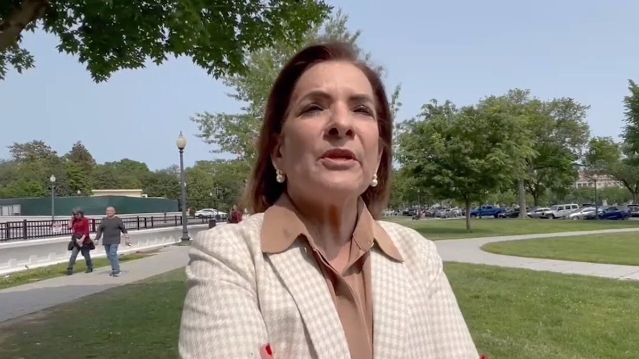 La Procuradora dió a conocer su pronunciamiento a través de Twitter con un video