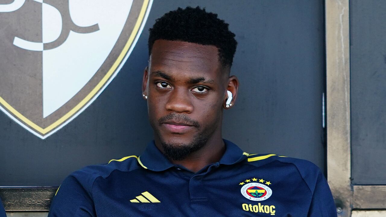 Jhon Jader Durán no vive el mejor de los presentes con Fenerbahçe