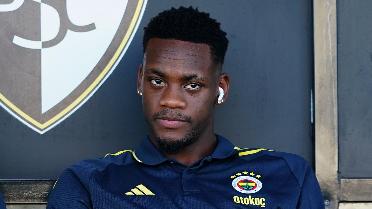 Jhon Jader Durán no vive el mejor de los presentes con Fenerbahçe