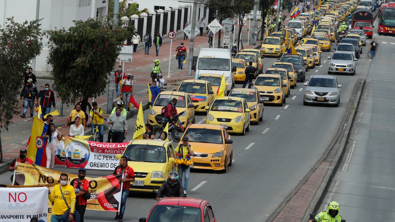 Paro de taxistas en Bogotá en rechazo a las aplicaciones de movilidad.