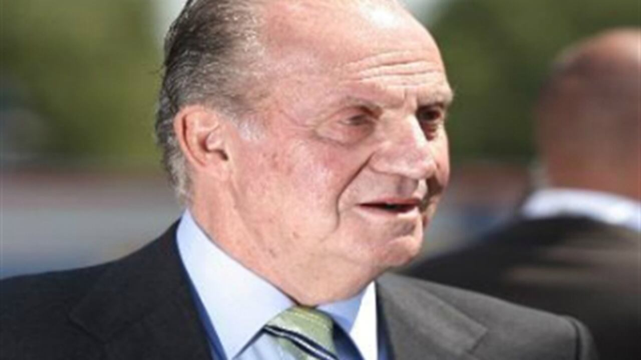 El rey abdicará en favor de su hijo Felipe de Borbón.