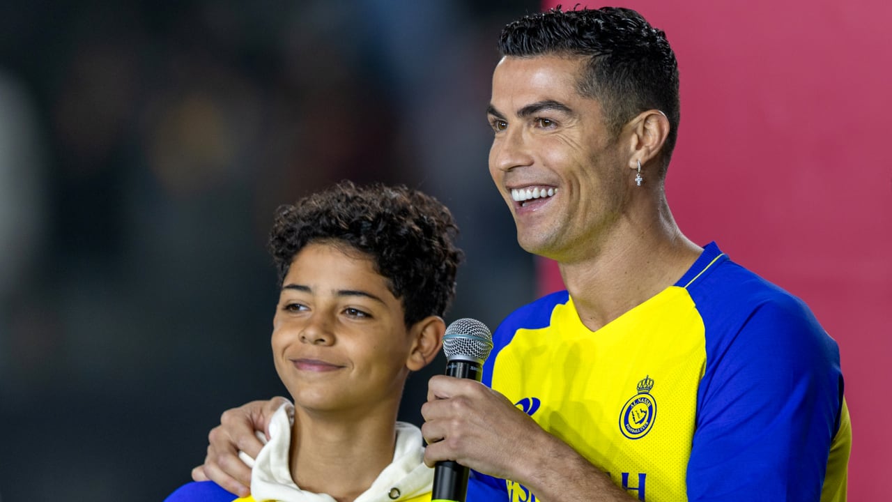 Cristiano Ronaldo junto a su hijo Cristiano Jr.