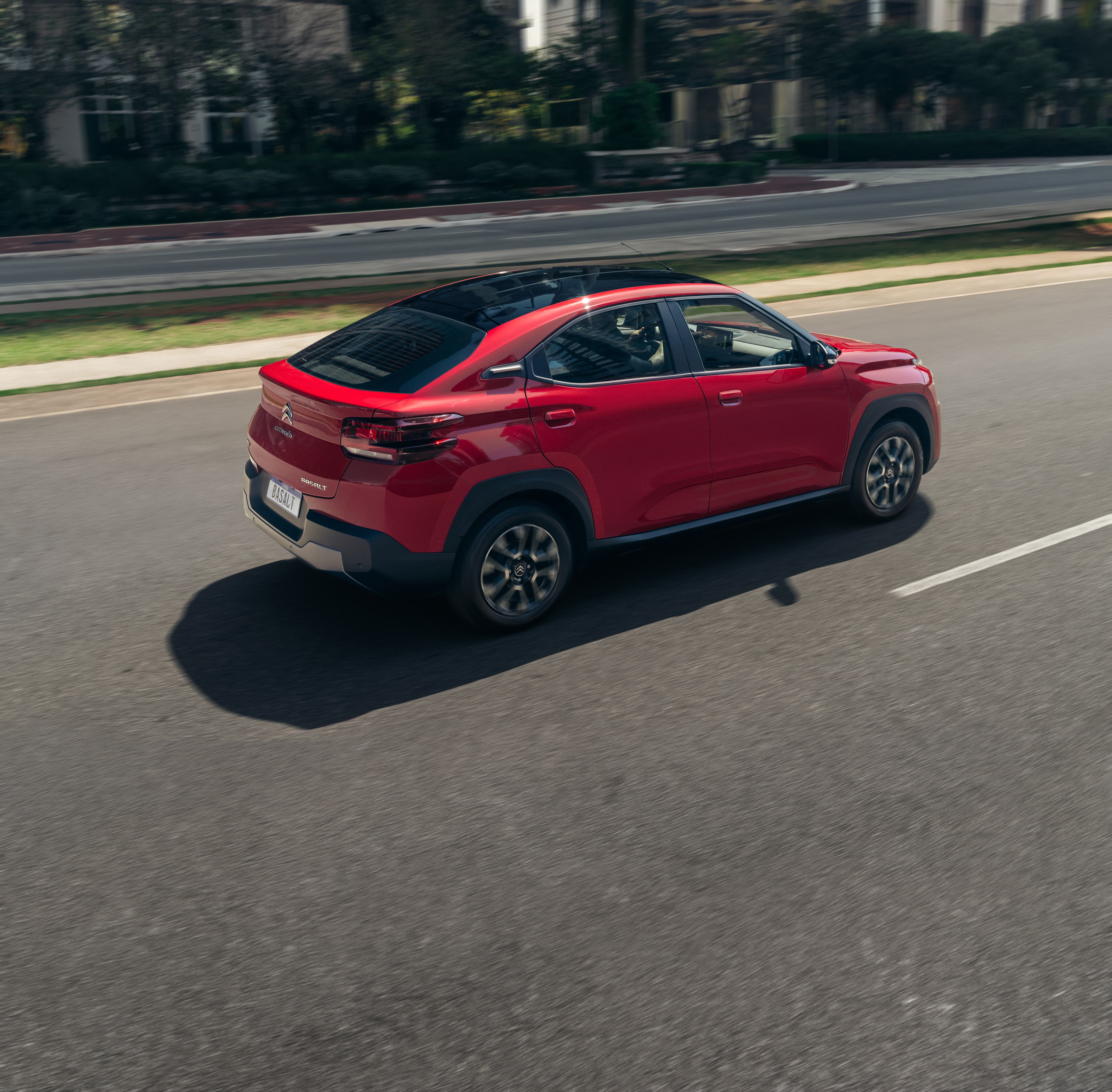 La firma de origen francés sigue fortaleciendo su portafolio en Colombia. El Basalt SUV es su más reciente incorporación.