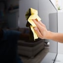 No limpiar de una manera adecuada la pantalla, podría generar rayones.