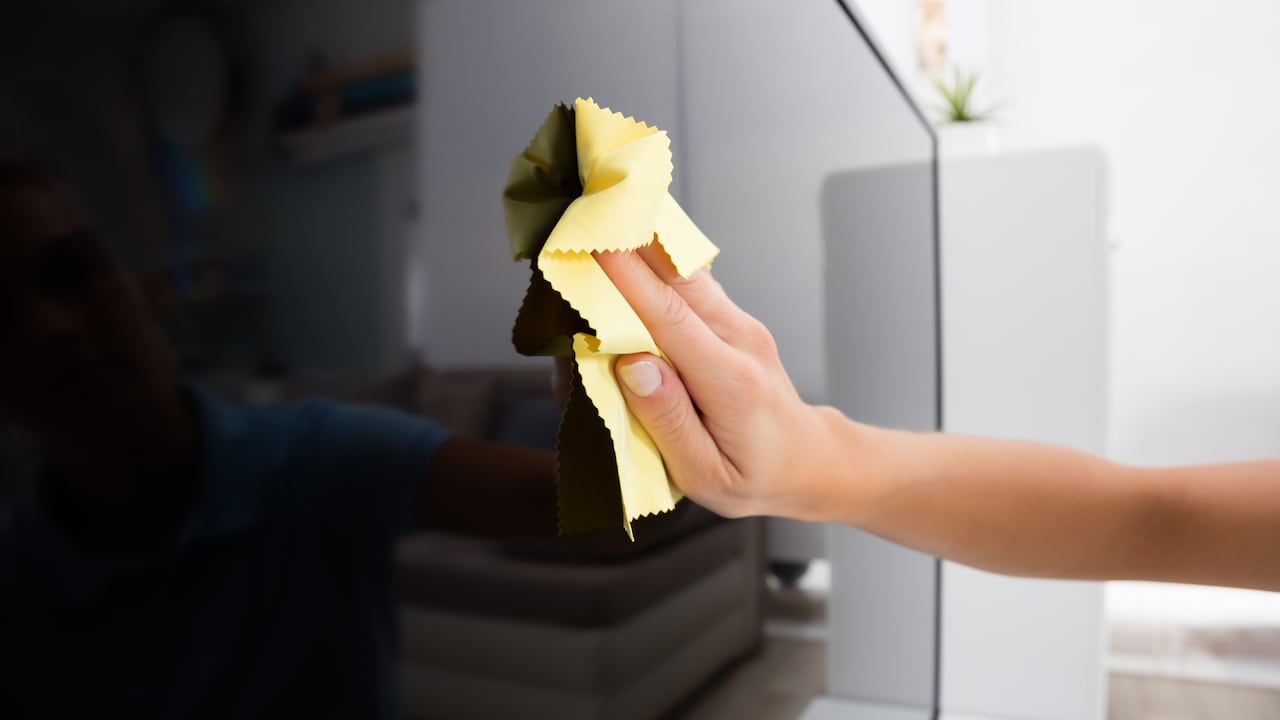 No limpiar de una manera adecuada la pantalla, podría generar rayones.