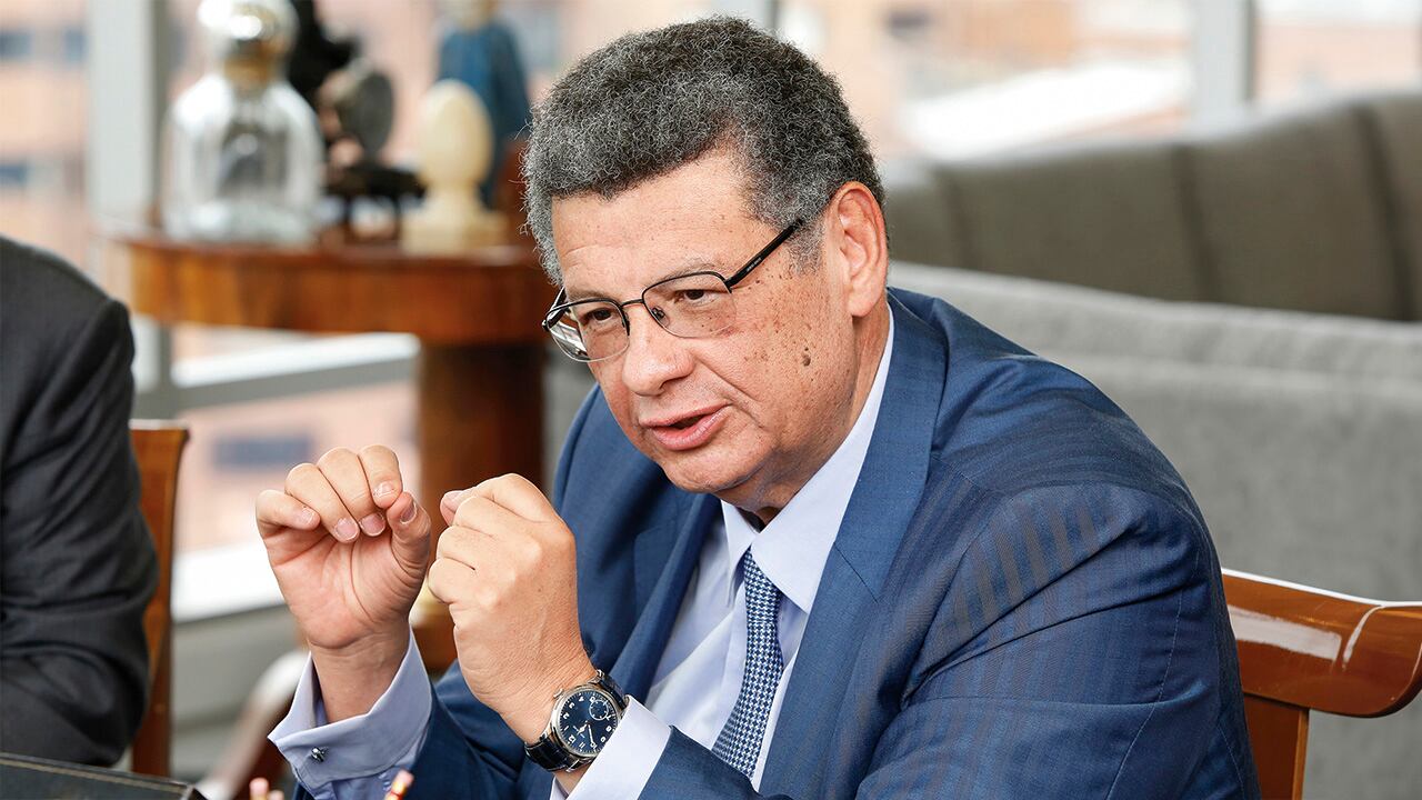 Jaime Granados, abogado del expresidente Uribe, advirtió sobre una persecución del magistrado César Reyes.