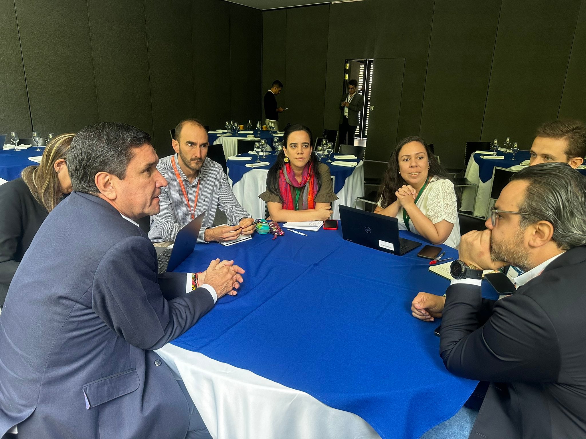 Reunión para definir el futuro de Metrolínea.