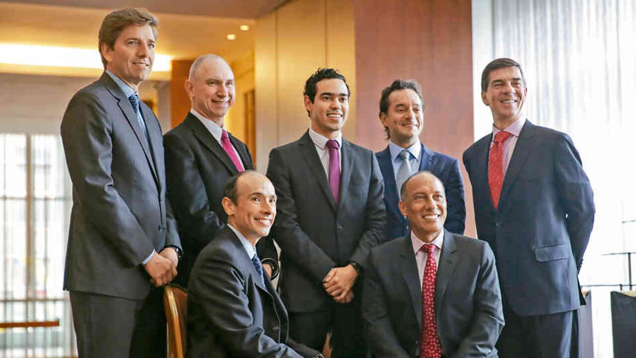 La Comisión de Expertos de la Misión del Mercado de Capitales está conformada por Rodrigo Galarza, Julio Torres, Alberto Bernal, Luis Alberto Rodríguez, Roberto Rigobón y Diego Jara. Junto a ellos está Marcelo Flora, socio y head de BTG Pactual Digital (derecha a izquierda).