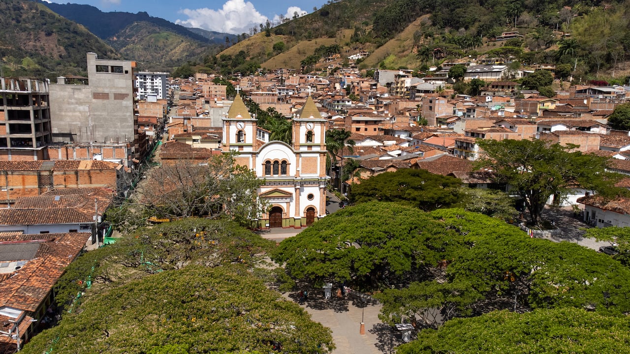 Ciudad Bolívar está ubicado en el suroeste del departamento de Antioquia.