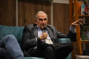 Lanzamiento Libro La Inverosímil muerte de Hércules Pretorius
Humberto de la Calle
El Fragor de la leña verde
Germán Córdoba Ordóñez
Yesid Lancheros