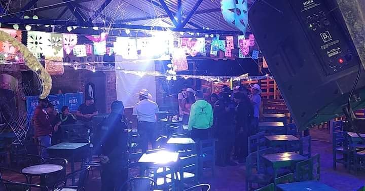 Todo parece indicar que en realidad funcionaba como un amanecedero clandestino, por lo cual se realizó un operativo coordinado entre la Poli