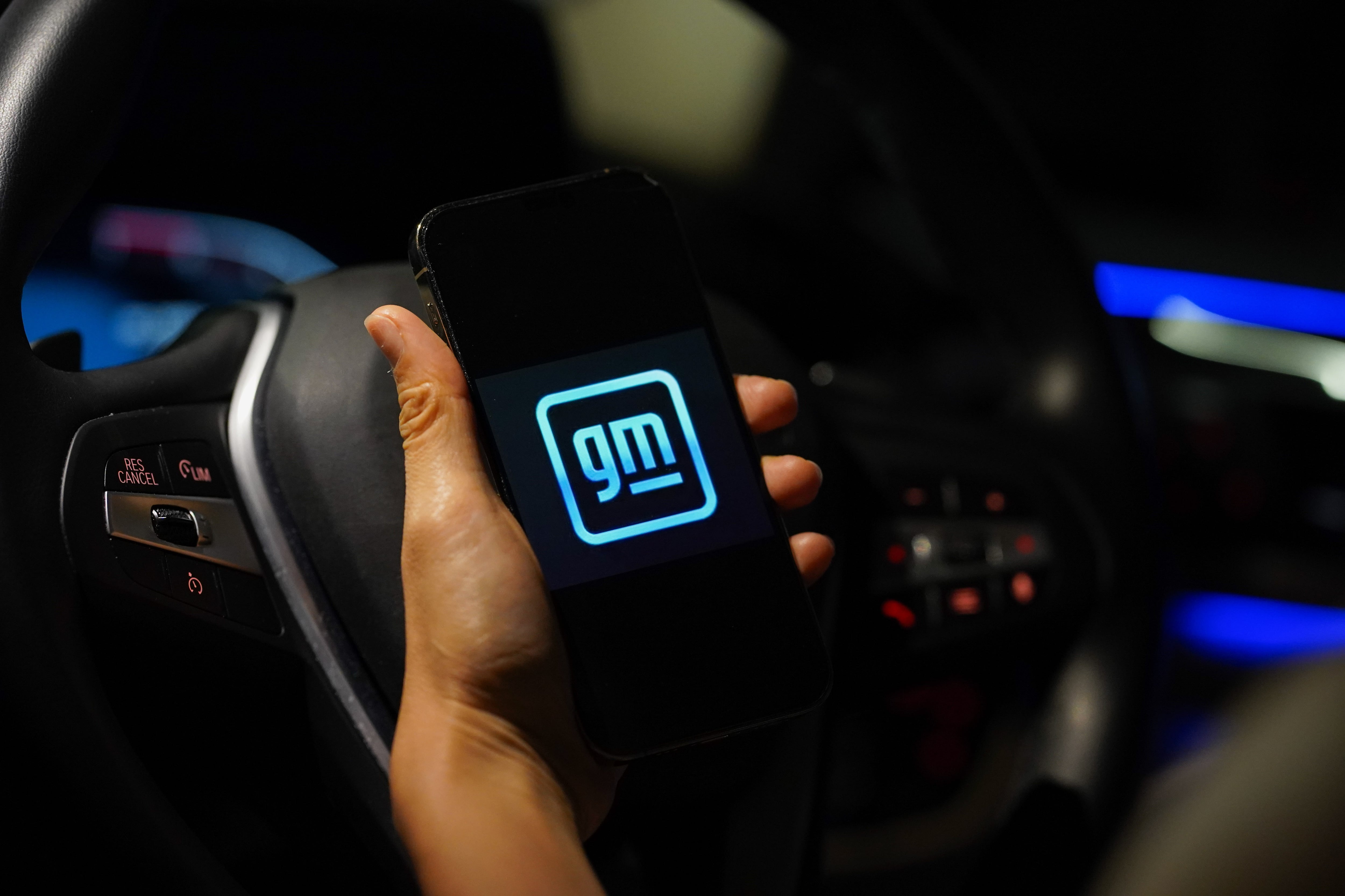 Los vehículos de GM a partir de 2028 dejarán de contar con estos sistemas para adoptar uno propio por la firma norteamericana.