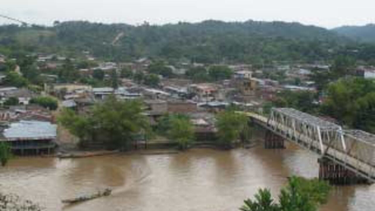 La Gabarra se levanta al margen del Catatumbo. El inmenso río es un corredor natural aprovechado para el negocio del narcotráfico