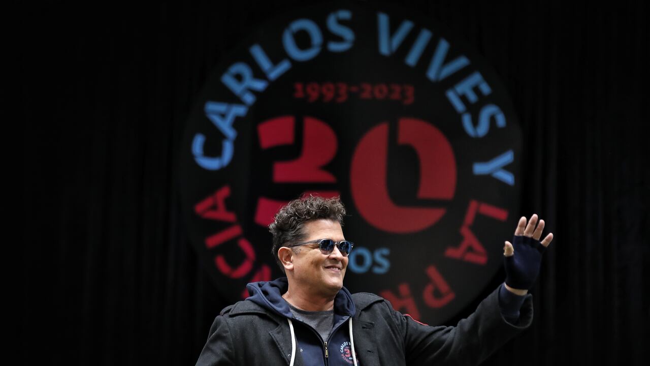 Carlos Vives celebra 30 años de carrera musical.