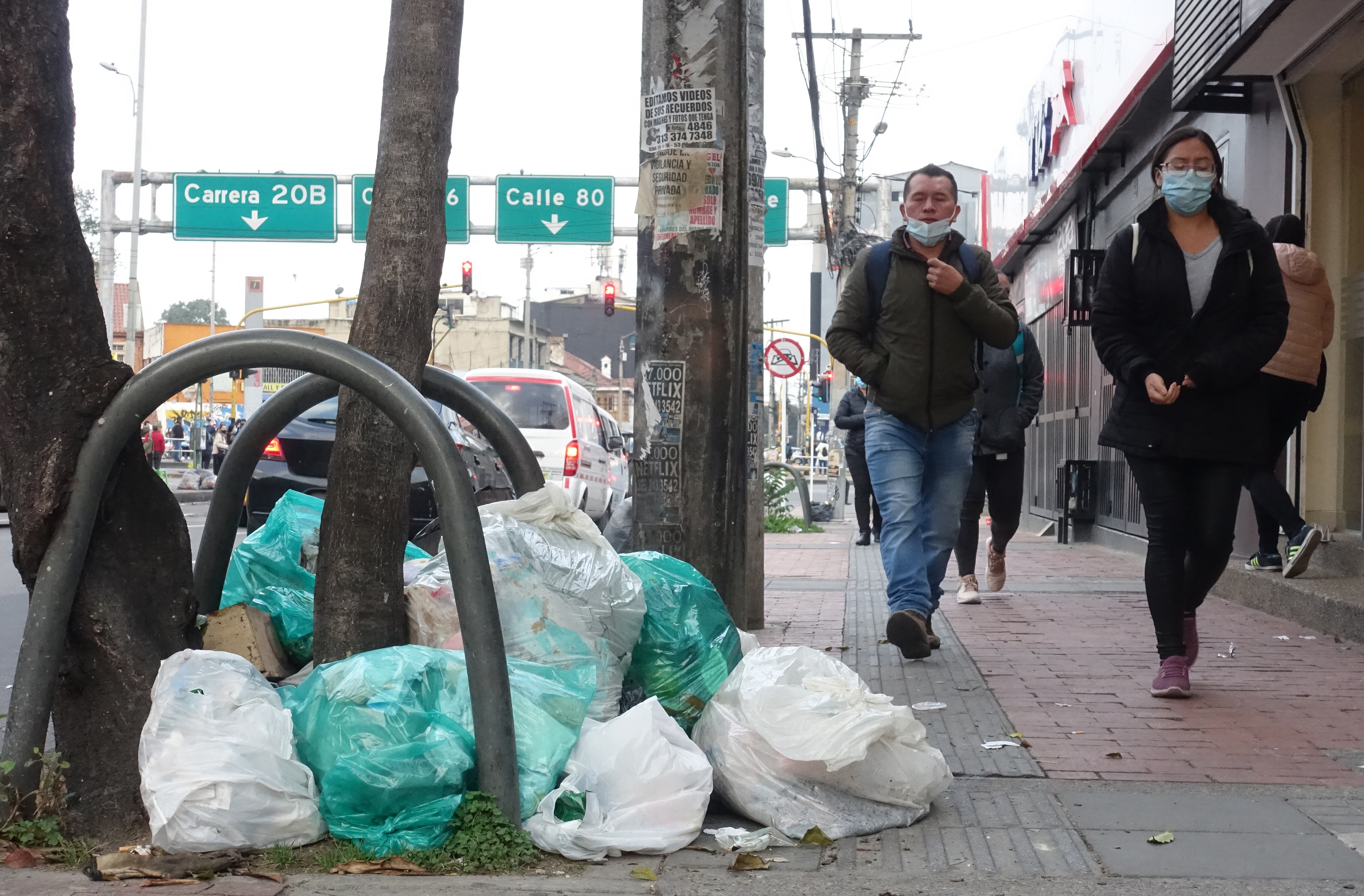 No recolección de basuras en el norte de Bogota barrio El Lago
Bogotá enero 27 del 2022
Foto Guillermo Torres / Semana
