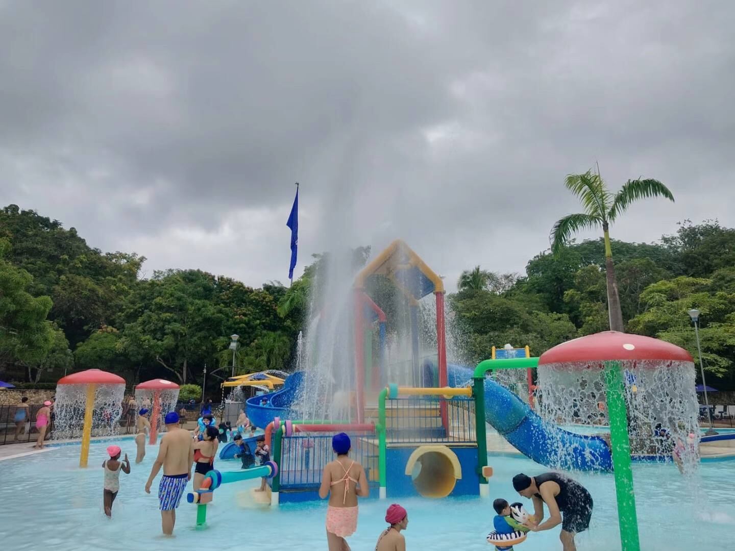 En 2024, Piscilago presenta diferentes planes de entrada para quienes no están afiliados a Colsubsidio, permitiendo a los visitantes elegir entre opciones que incluyen solo acceso a las atracciones o paquetes completos con servicios adicionales.