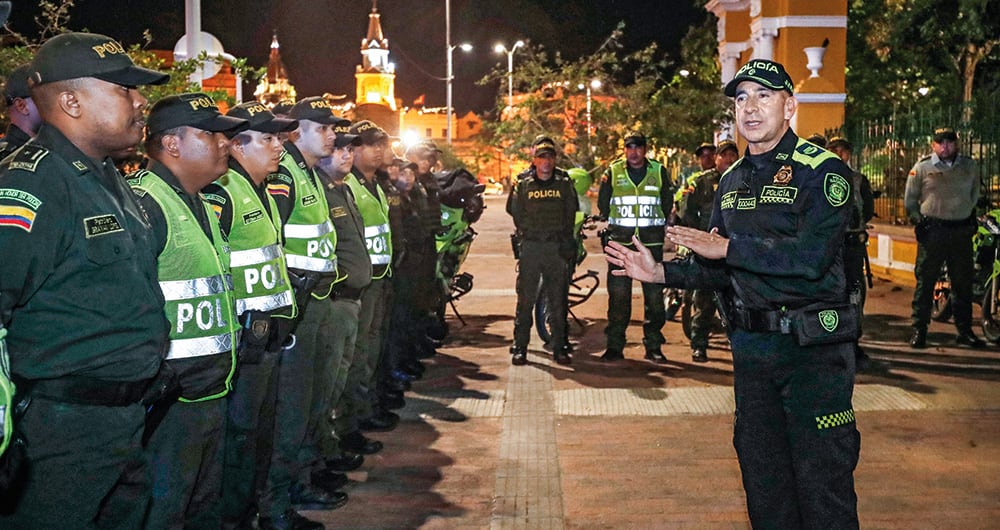  El coronel Wilson Javier Parada, comandante de la Policía Metropolitana de Cartagena, hace constantes operativos en la ciudad para proteger a los menores de edad. Sin embargo, a los pocos días regresan a las calles a ejercer la prostitución o participar en las redes criminales.
