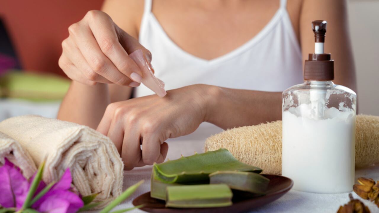 El aloe vera ayuda a activar los linfocitos para combatir la infección vírica y limpia y regenera la piel tras la desaparición de la verruga.