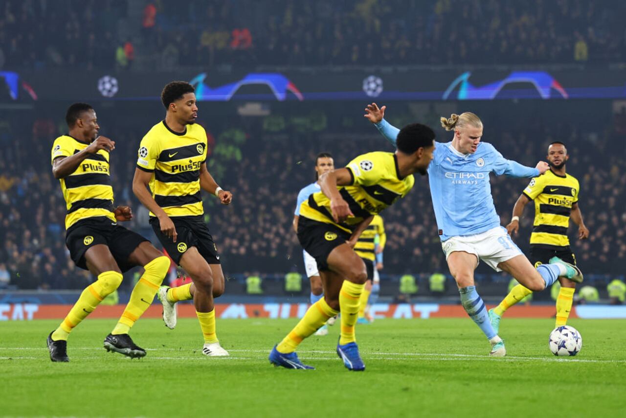 MANCHESTER, ENGLAND - NOVEMBER 7: Erling Haaland of Manchester City scores a goal to make it 3-0 during the UEFA Champions League match between Manchester City and BSC Young Boys at Etihad Stadium on November 7, 2023 in Manchester, England. (Photo by Robbie Jay Barratt - AMA/Getty Images)
