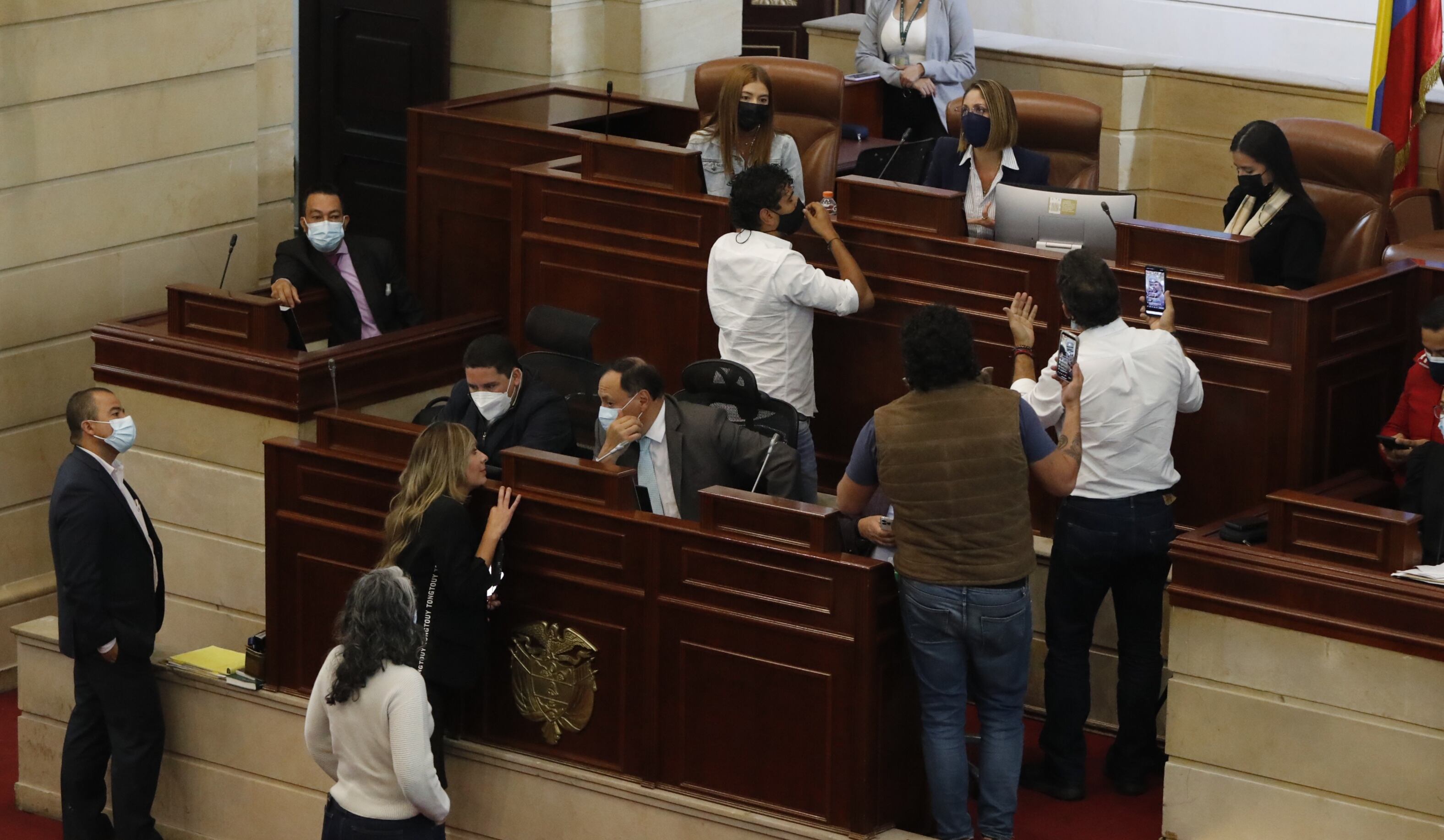 Votación para la moción de censura de la ministra Karen Abudinen