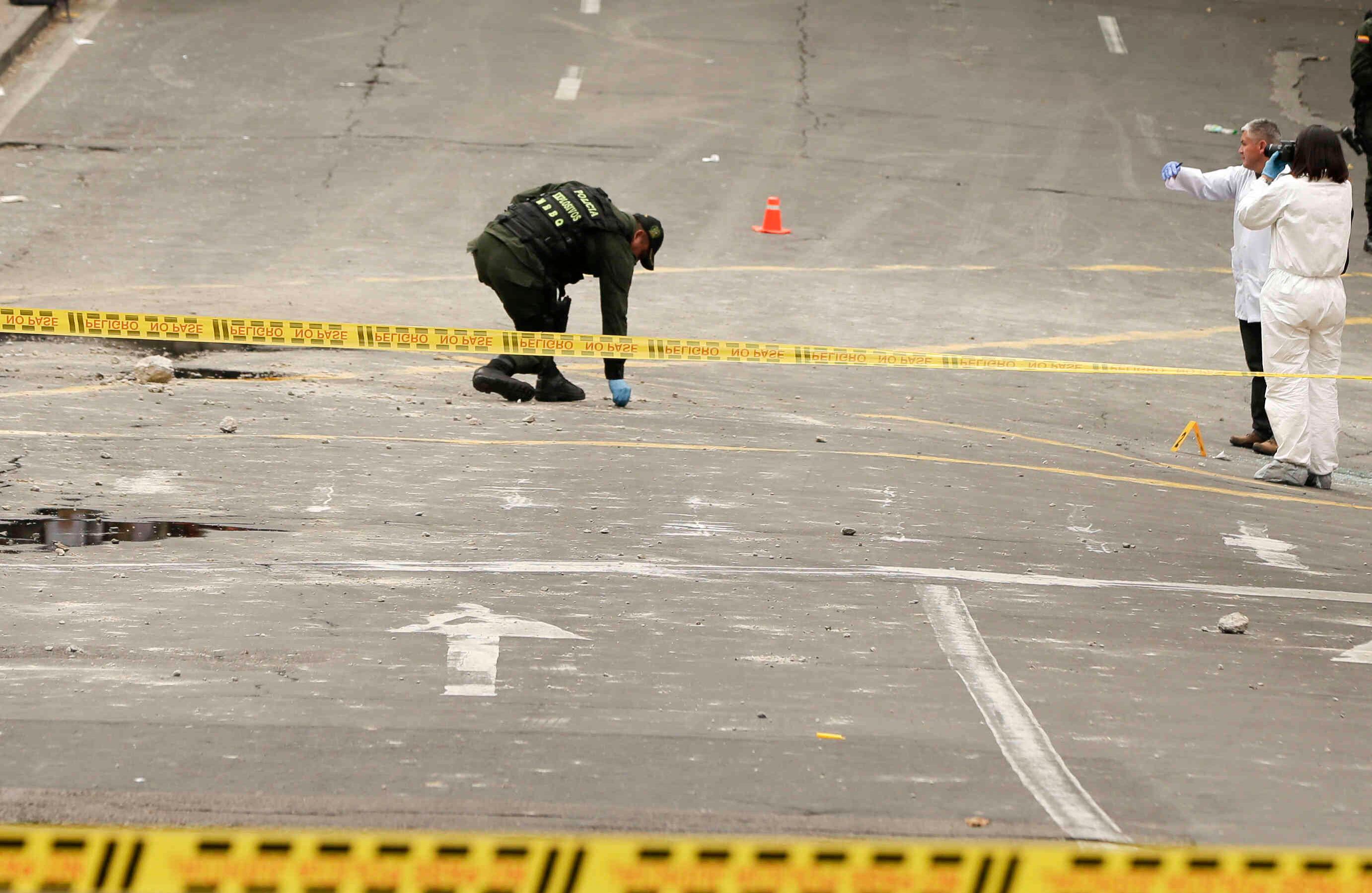 Impactantes imágenes de la detonación de un artefacto explosivo en el centro de Bogotá (Foto: AP/Ricardo Mazalan)