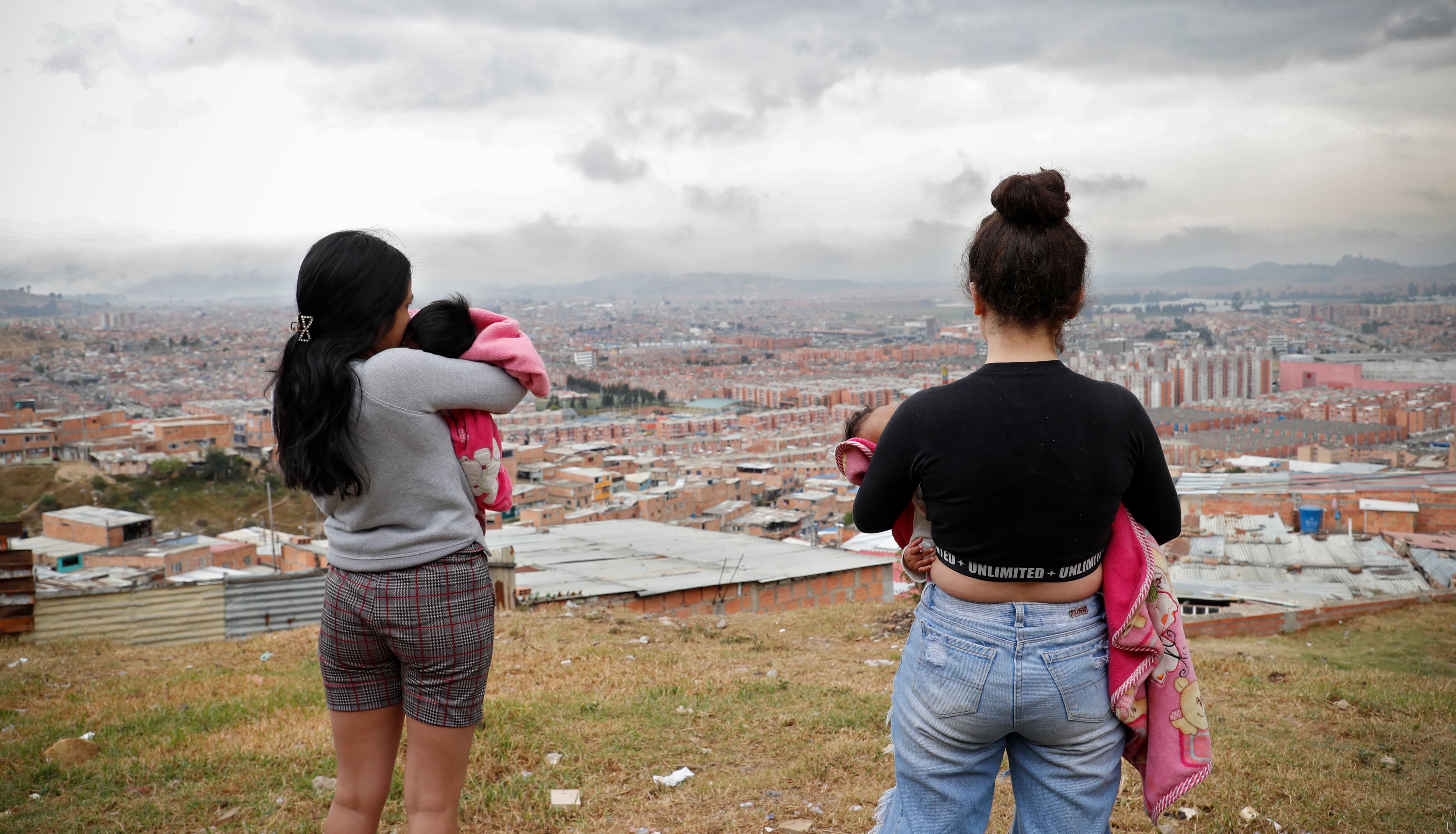 Pobreza familias vulnerables madres gestantes
madres menores de edad
niños mal alimentados
pobreza extrema
hambre
precios altos
inflación
Soacha febrero 9 del 2022
Foto Guillermo Torres Reina / Semana