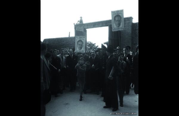 Pero González fue, sobre todo, un testigo privilegiado de la convulsa política colombiana de finales de los años 40. Aquí, una marcha en apoyo al caudillo liberal Jorge Eliécer Gaitán, celebrada en Bogotá en marzo de 1947.