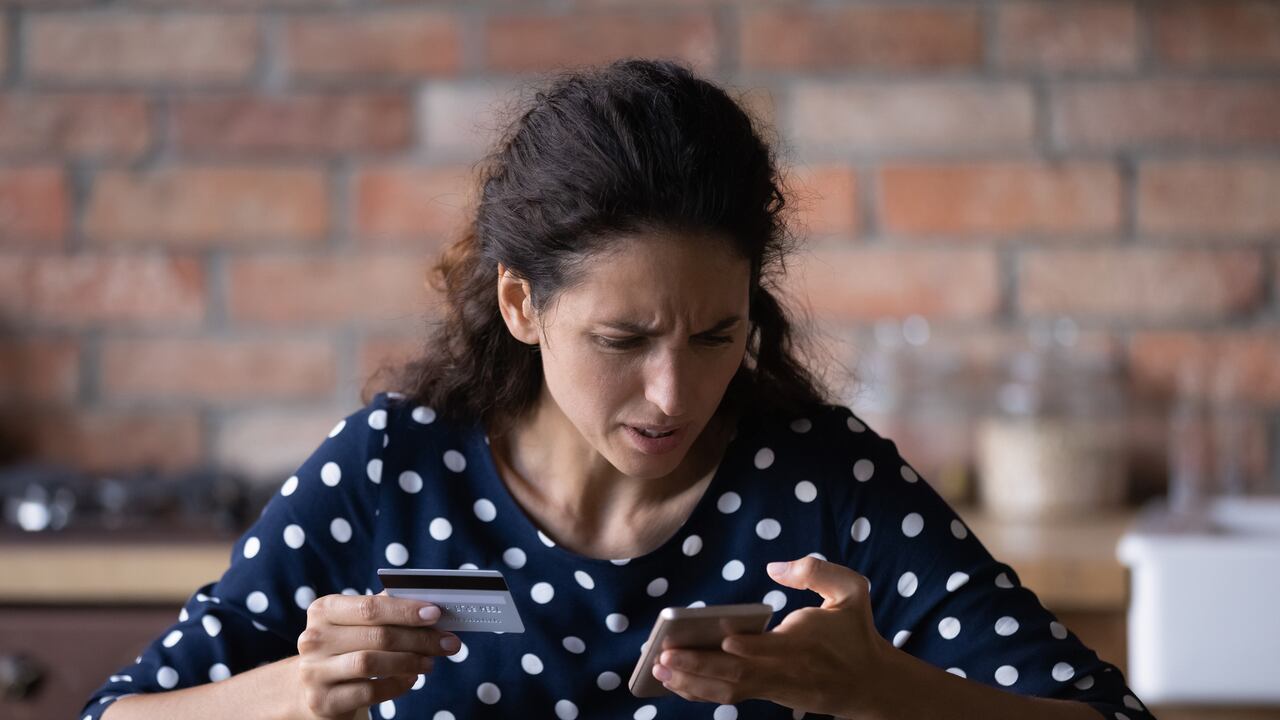 Mensajes fraudulentos podrían aparecer en celulares durante el giro de las primas.