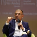 BOGOTÁ, COLOMBIA - 21 DE SEPTIEMBRE: Los precandidatos presidenciales Roy Barreras en un debate sobre las Políticas de Drogas en Colombia en la Universidad de los Andes en Bogotá, Colombia, el 21 de septiembre de 2021. Las Elecciones Presidenciales de Colombia de 2022 se llevarán a cabo el El 29 de mayo de 2022, en él se elegirá el Presidente y Vicepresidente del país para el período 2022-2026. (Foto de Juan David Moreno / Agencia Anadolu a través de Getty Images)