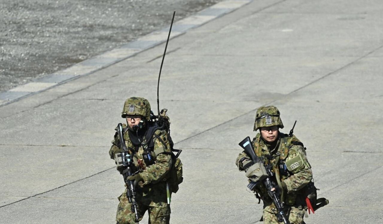 Los llamados Acuerdo de Acceso Recíproco (RAA) con Londres y Canberra, todavía pendientes de ratificación en los parlamentos británico y australiano, son estructuralmente muy parecidos a los acuerdos militares bilaterales entre Estados Unidos y Japón.