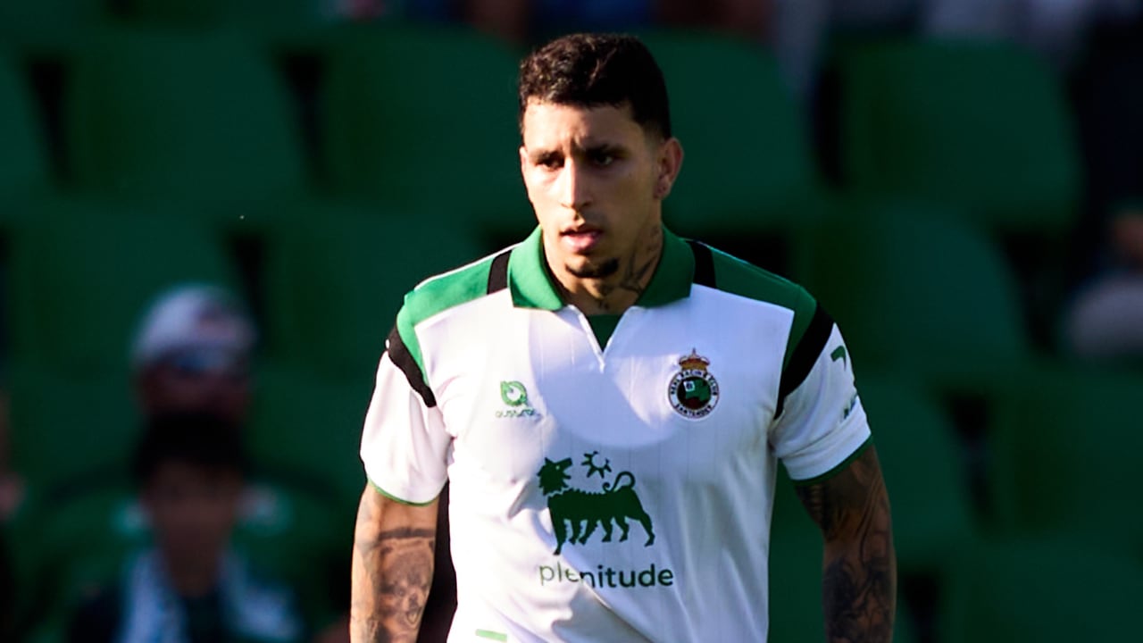 Gustavo Puerta, volante que pertenece a Racing de Santande y suena fuerte en el mercado de pases