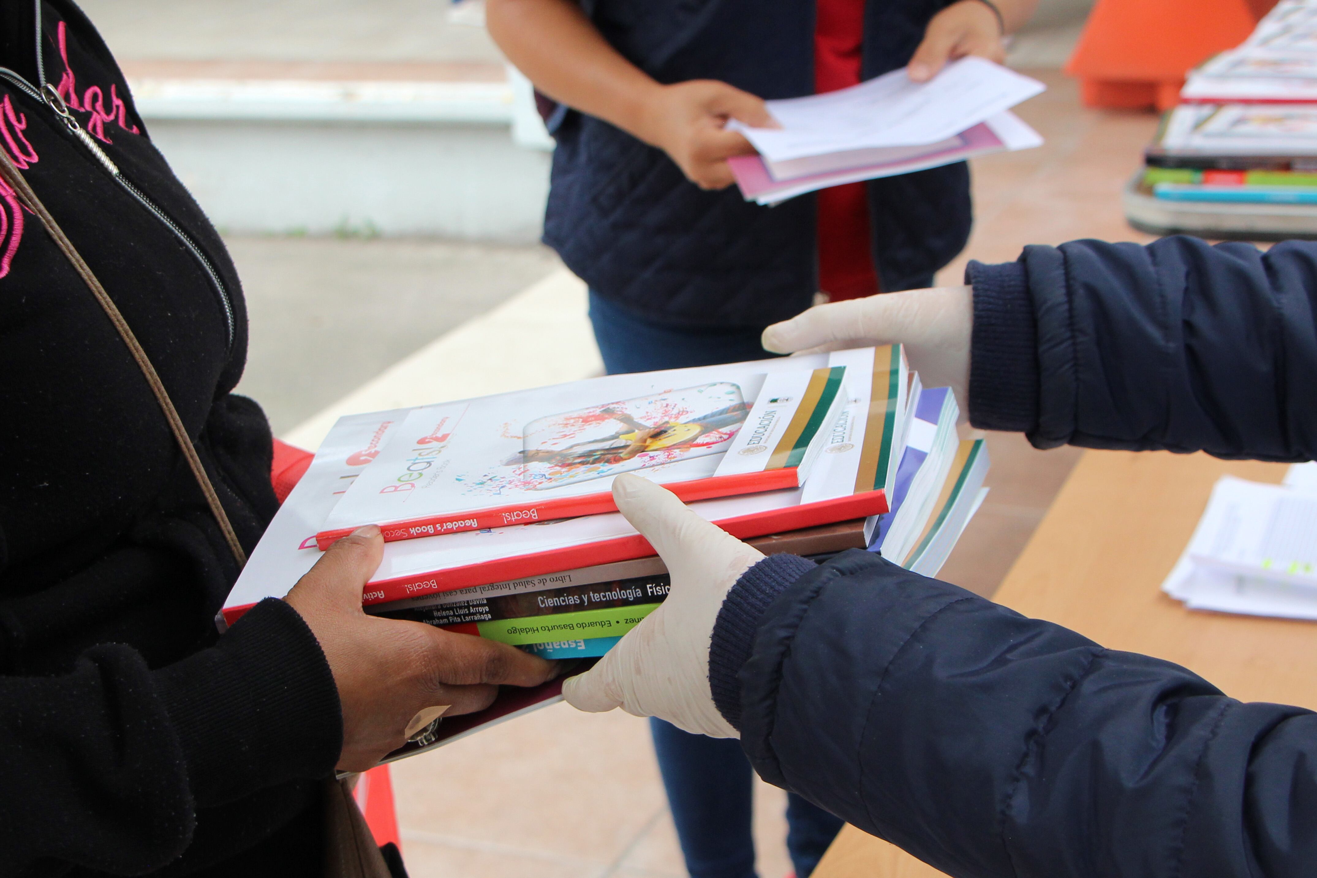 AMLO acusó de sectarios a los cuatro gobiernos estatales (Jalisco, Chihuahua, Yucatán y Coahuila) que se negaron a distribuir los nuevos libros