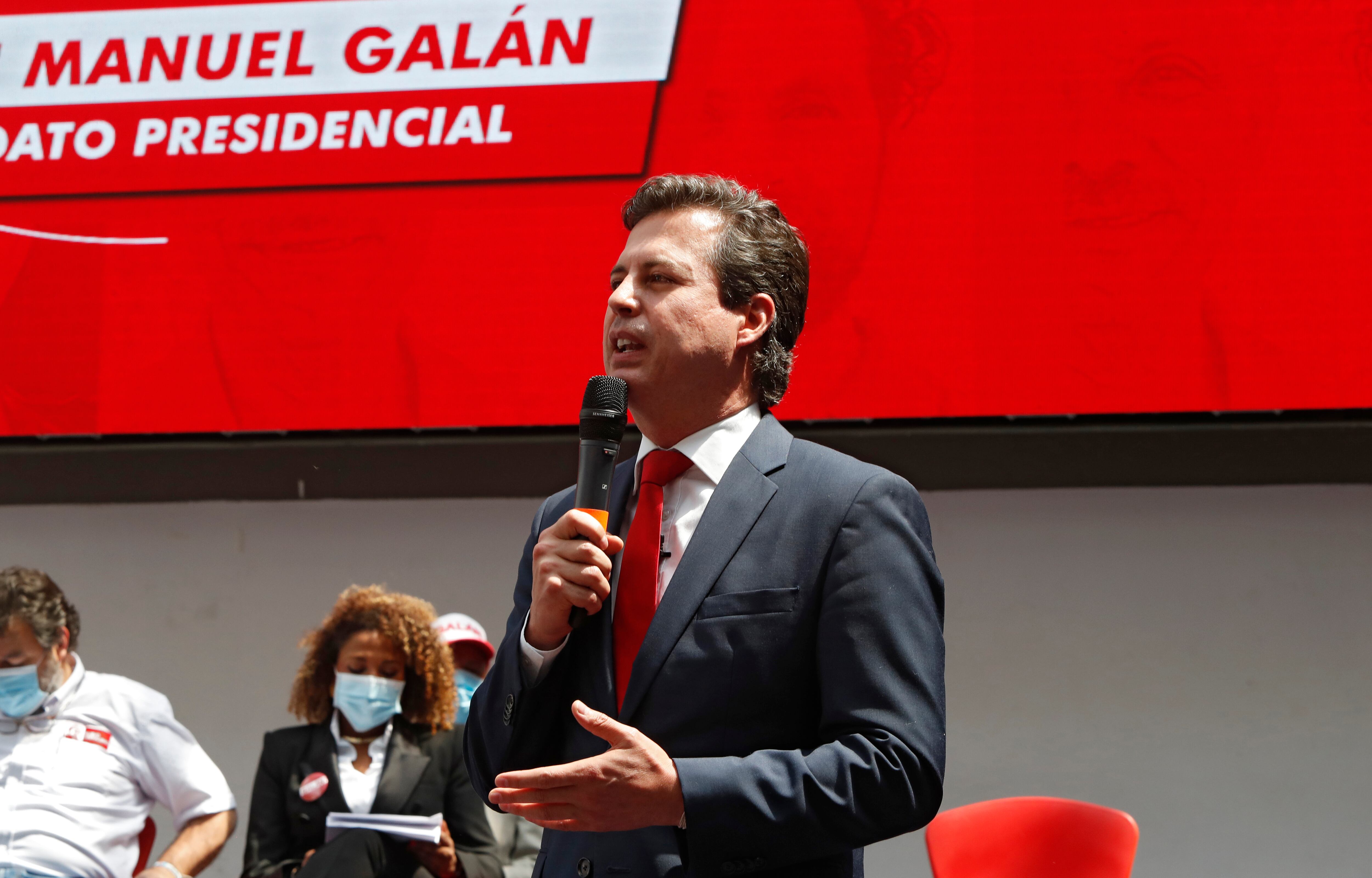 Juan Manuel Galán inscribió su candidatura presidencial para participar en la consulta interpartidista de la Coalición Centro Esperanza ante la Registraduría Nacional acompañado por los miembros de la lista al Senado de su partido político Nuevo Liberalismo
Bogota feb 4 del 2022
Foto Guillermo Torres Reina / Semana