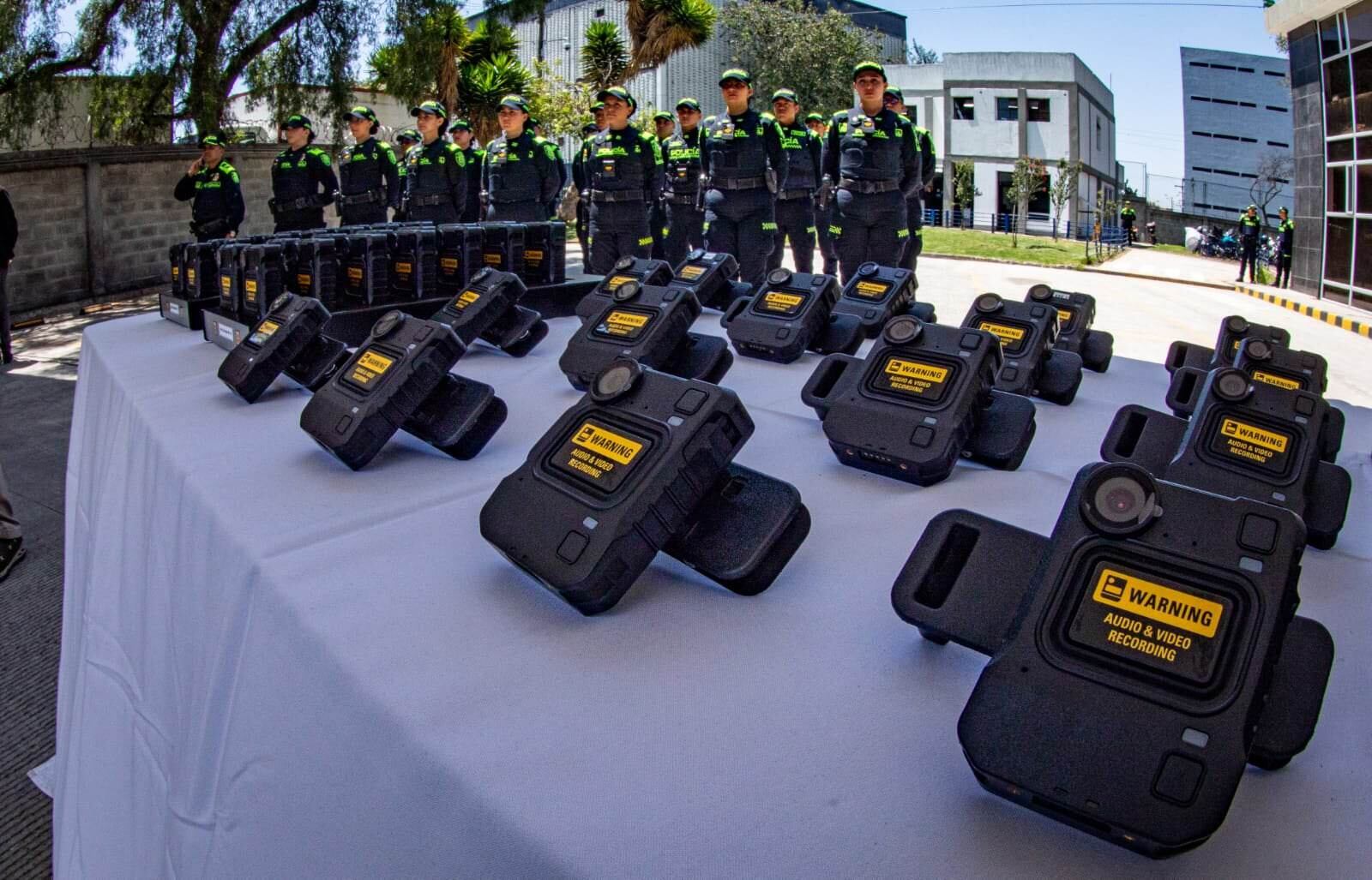 Las cámaras no se pueden apagar, ni cambiar su configuración, lo que permite grabar todas las actuaciones que atienden.