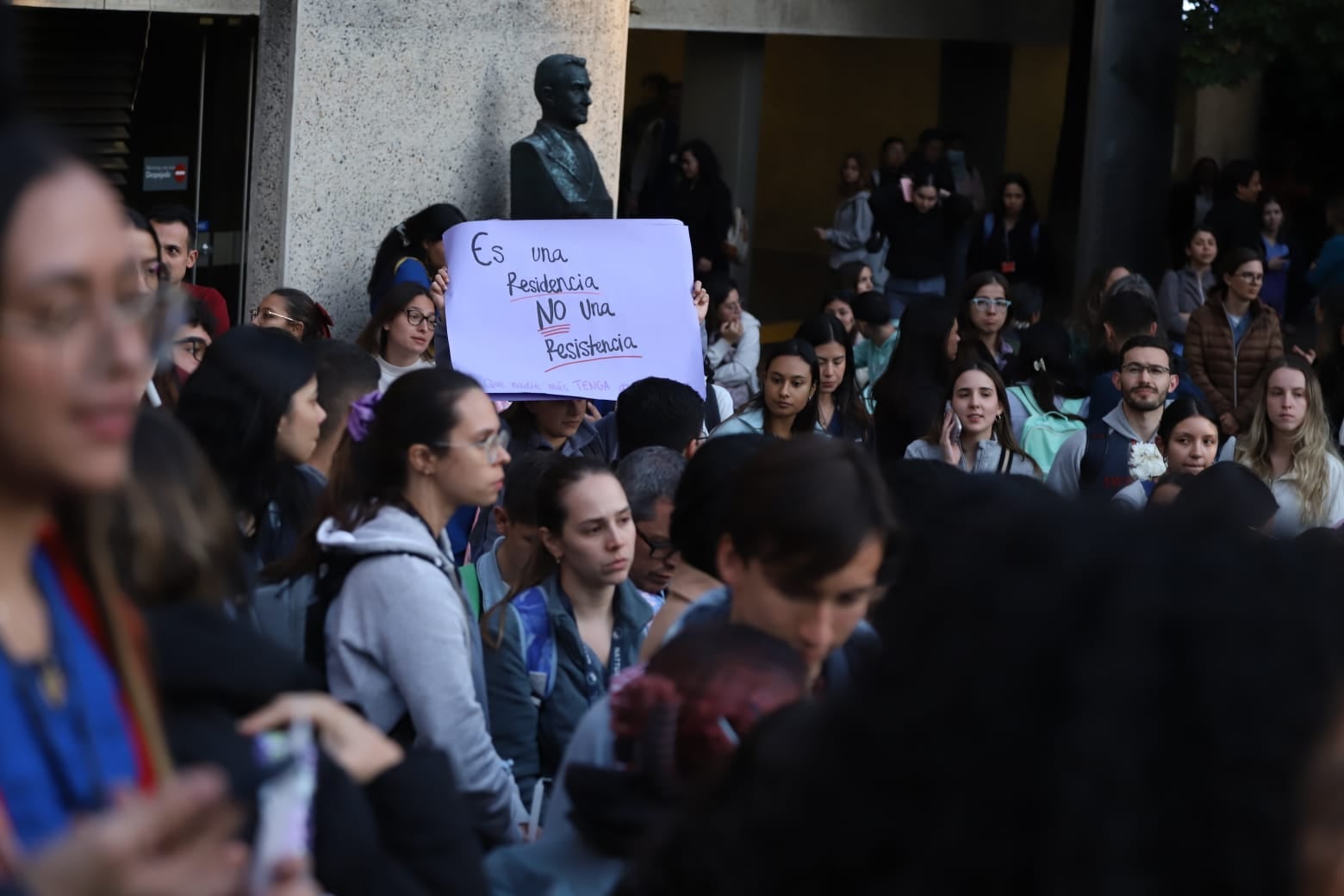 Plantón en la Universidad Javeriana por la Dra. Catalina Gutiérrez