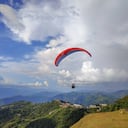 Sobrevolar en parapente es una de las actividades más deseadas por los turistas que visitan Santander.