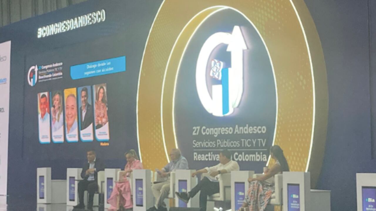 Alcaldes de varias regiones del país, en Congreso de Andesco.