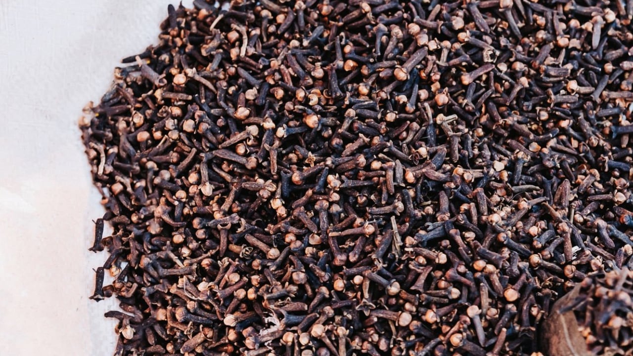 El clavo de olor en infusión, trae grandes beneficios para el organismo.